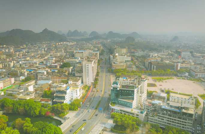 桂林市区街道大气风光航拍城市车流