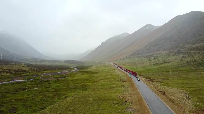 山路盘山路运输车队航拍