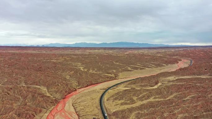 航拍青海315国道戈壁公路大地之血自驾游