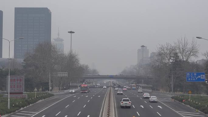 北京新兴桥复兴路车流