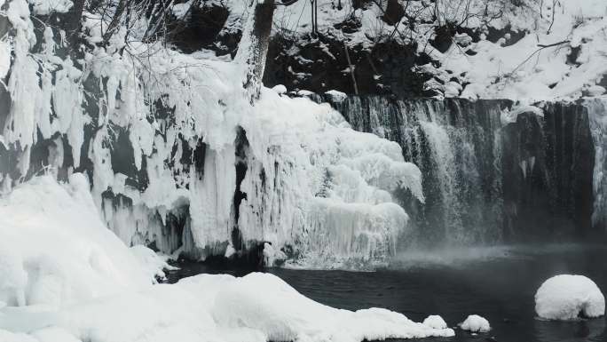 冬季吉林通化吊水壶瀑布自然风光航拍4K