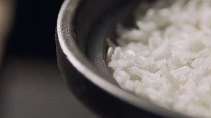 砂锅蒸煮米饭
