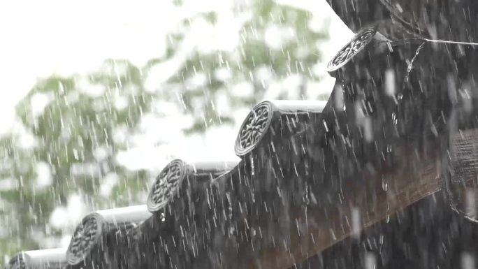 唯美丽江纳西族建筑园林下雨天屋檐空镜雨滴