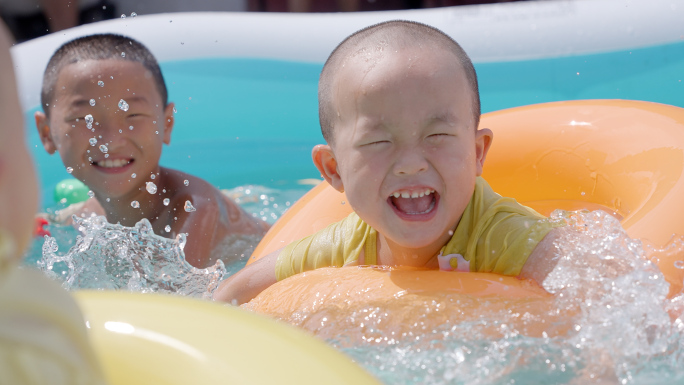 【4K】冲气泳池 小孩玩水 戏水