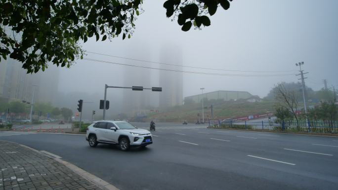 城市大雾天气