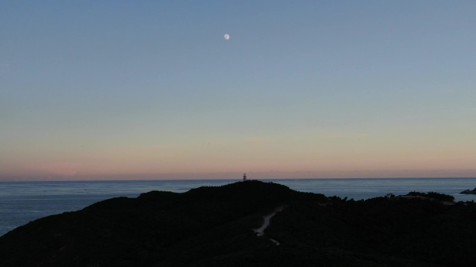 海上夕阳明月