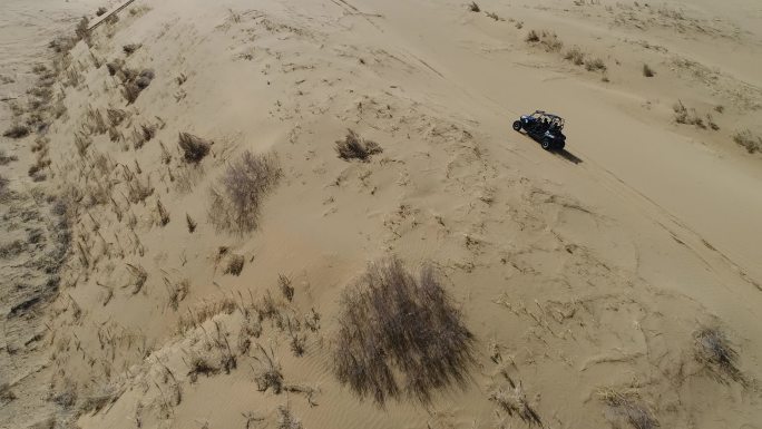 鄂尔多斯库布齐沙漠冲沙车