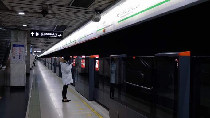 4K原素材-2022年上海疫情空旷地铁