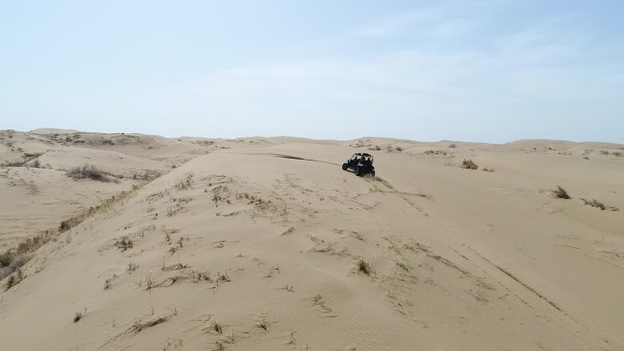 鄂尔多斯库布齐沙漠冲沙车