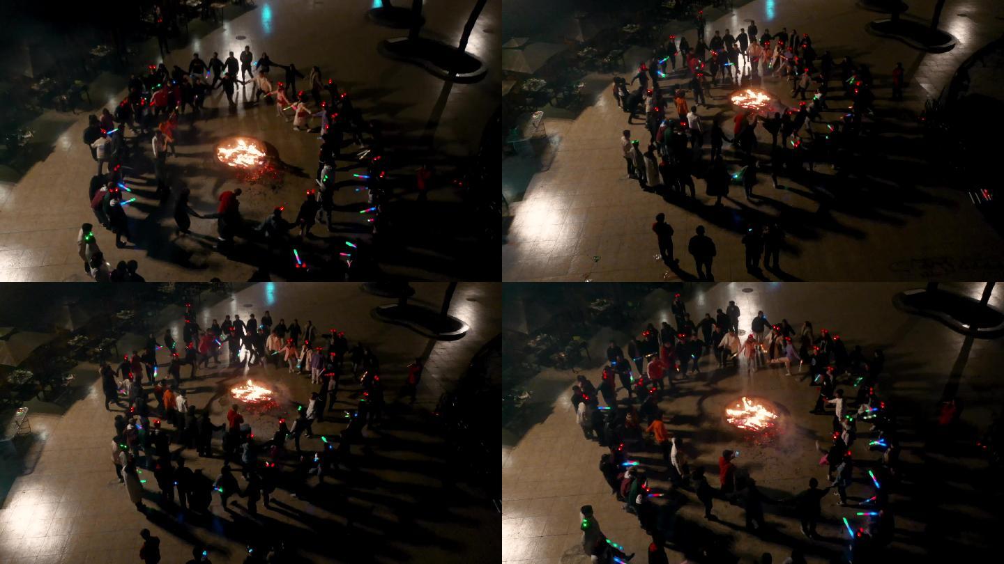 航拍篝火晚会，一群年轻人围着篝火狂欢