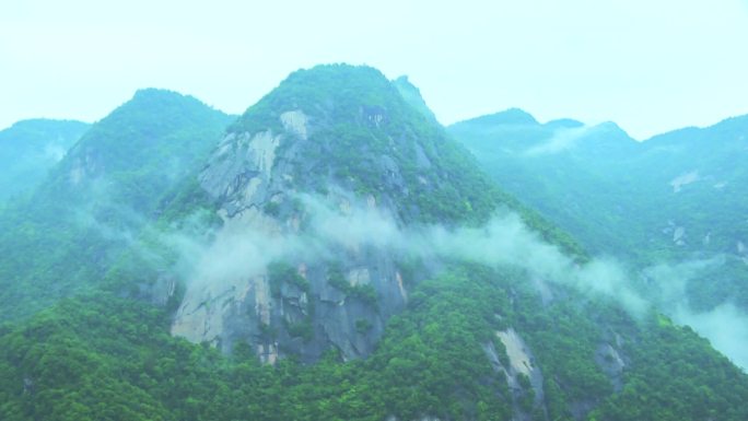 航拍雨后重山下雨的石壁水滴声航拍