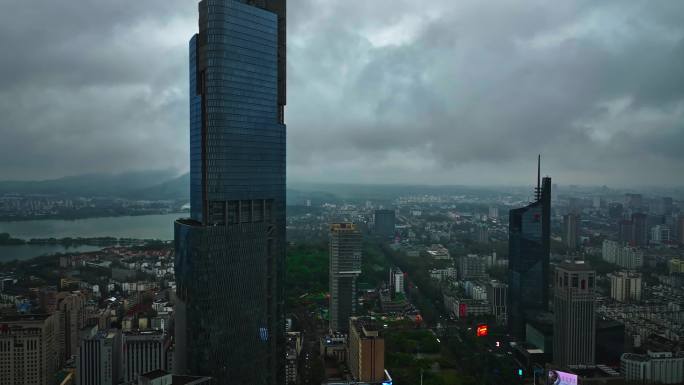 南京航拍 紫峰大厦穿云 2022