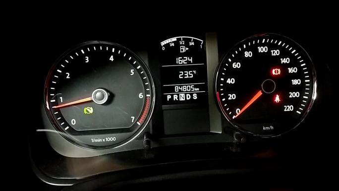 汽车仪表台仪表时速表转速表刻度汽车油表