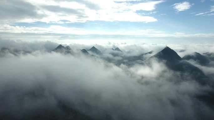 高山云雾  穿越山峰  乡村振兴