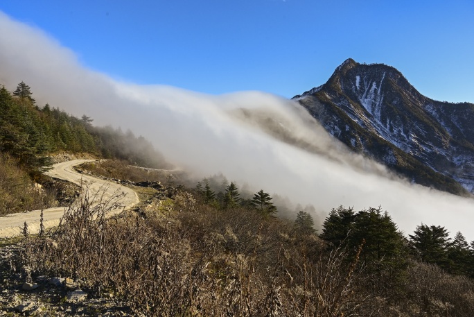 二郎山垭口云瀑延时