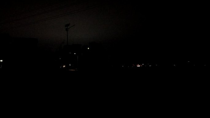 乡村公路道路路灯夜晚灯光车流逆光车灯照耀