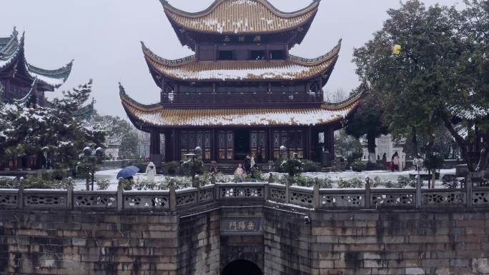 【4k原创】湖南岳阳洞庭湖岳阳楼雪景航拍