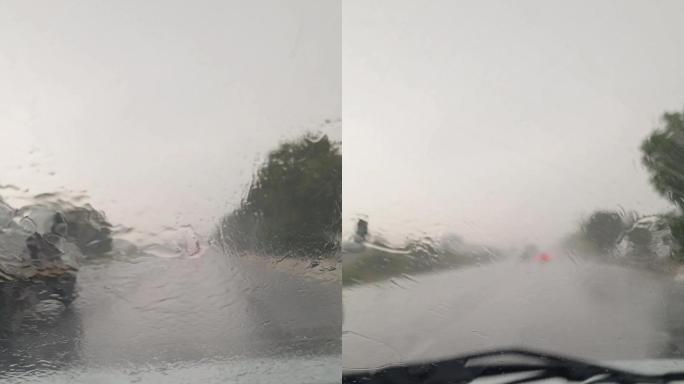 在大雨中开车