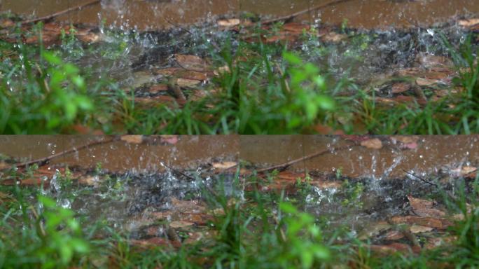 下雨天积水溅起水花