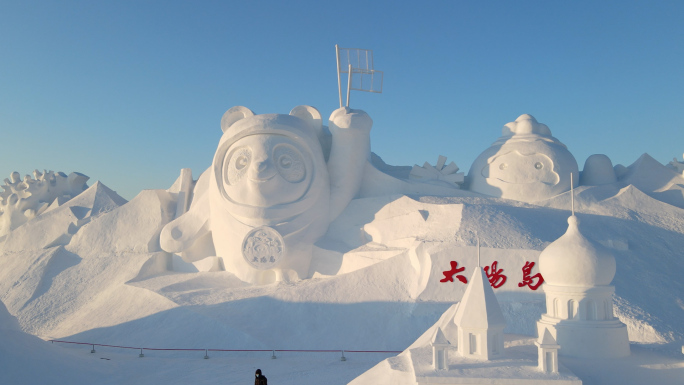 哈尔滨太阳岛冬季航拍雪雕集合冰墩墩
