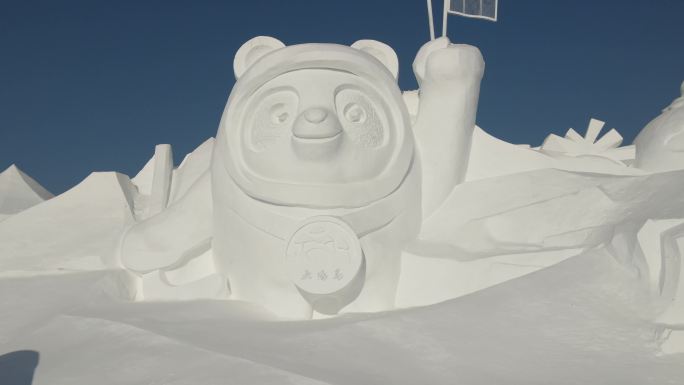 奥运会冰墩墩雪雕奥运哈尔滨太阳岛吉祥物