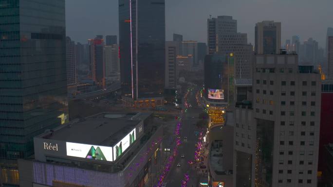 4K上海疫情静安寺嘉里中心商业街夜景航拍