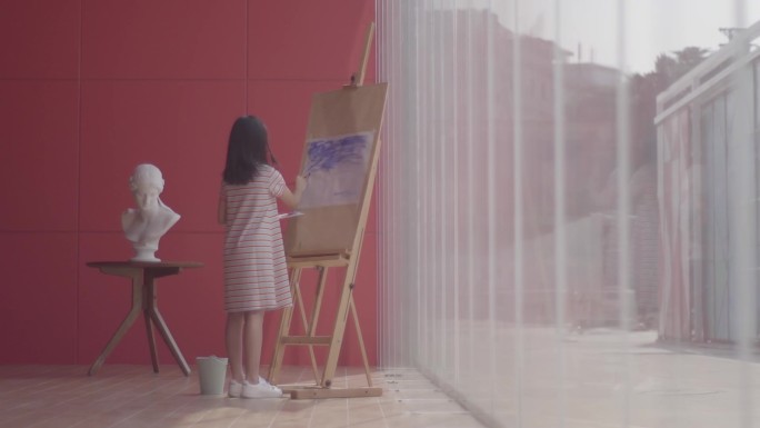 小女孩创作画画水彩文艺美术课艺术馆美术馆