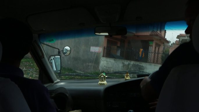 尼泊尔 加都 乡农村 道路 汽车行人