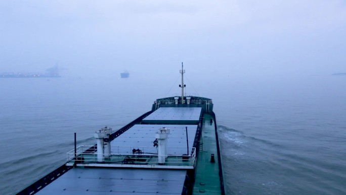 江面货船游轮轮船 海面海水 航海航行