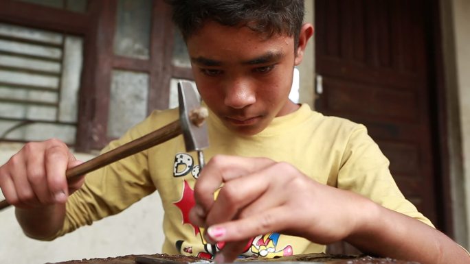 尼泊尔 加都 乡农村 手工匠 银器制作