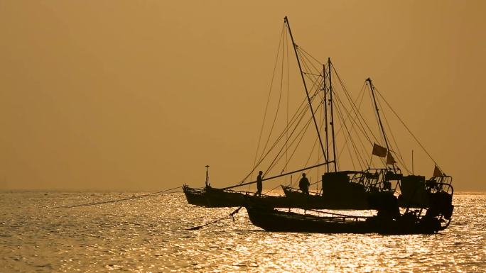 渔船帆船出海 夕阳落日 大海海洋金色海面