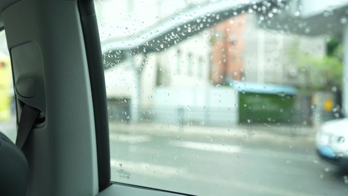 【4K正版】特斯拉新能源车窗外雨景
