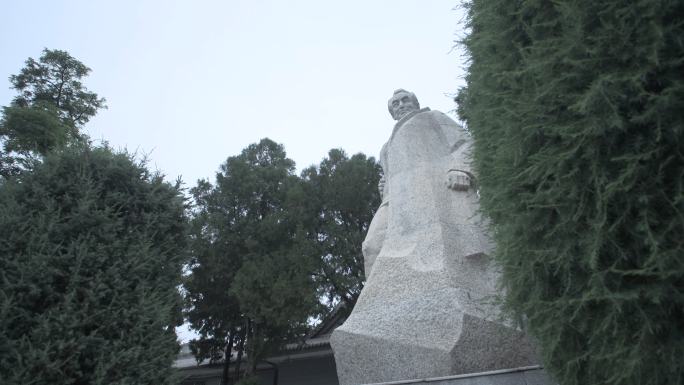 刘志丹塑像