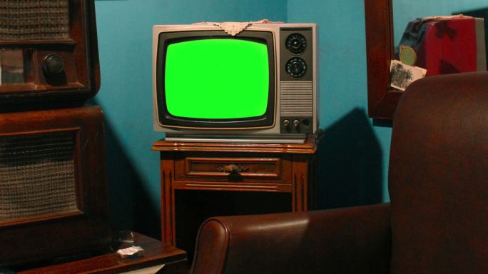 客厅中的复古绿屏电视机