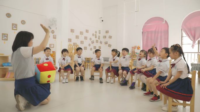 幼儿园学习英语互动体验课堂