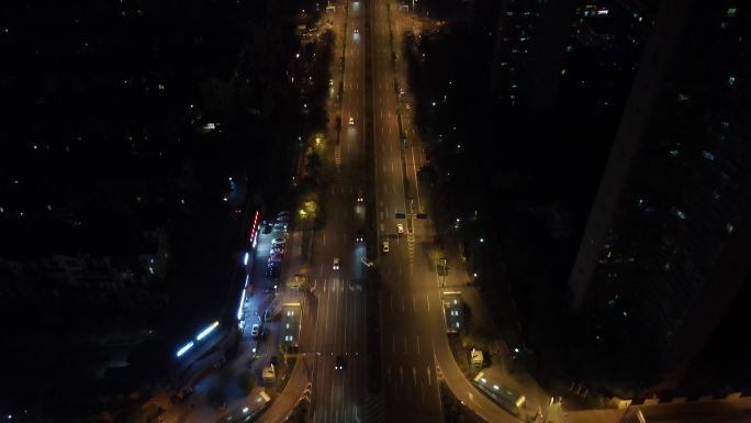 城市十字路口夜景