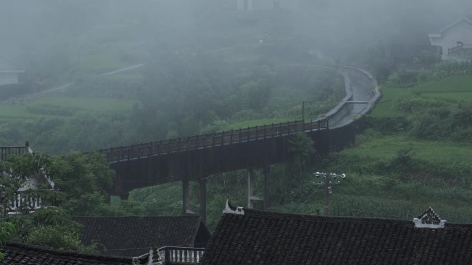 唯美空镜，乡村雨景