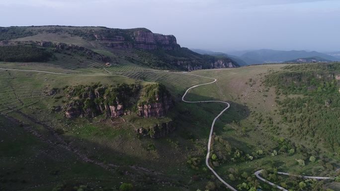 舜王坪山顶草坪草地山路巨石阵