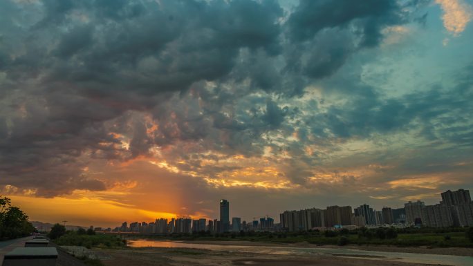 城市日落晚霞云彩夕阳河流4K延时视频素材