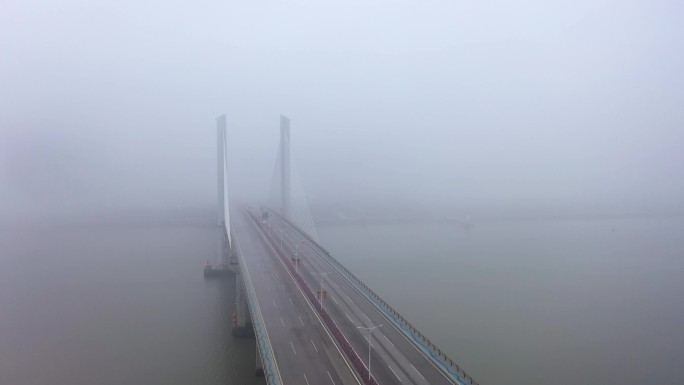 珠海横琴大桥大雾航拍4k