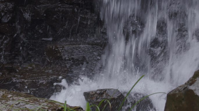 小溪瀑布水流水花慢速01