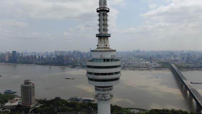 武汉航拍龟山电视塔江边全景长江大桥