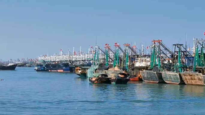 海陵岛渔港码头停泊渔船