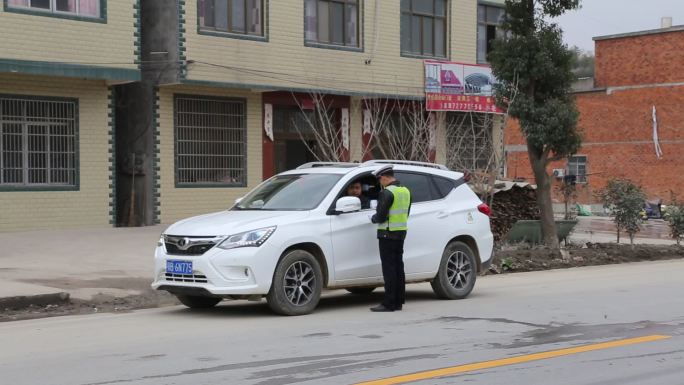 交警执勤查车