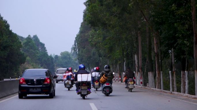 公路 摩托车 车流 道路交通 返乡