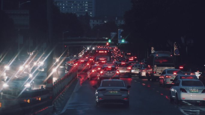 电影感 雨天夜晚开车伤感唯美城市