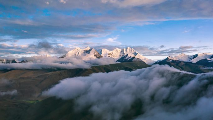 西藏洛扎县库拉岗日雪山航拍自然风光延时