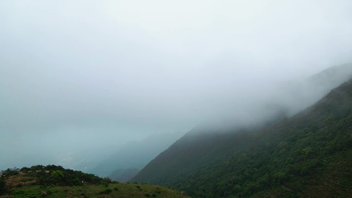 高山云雾缭绕风云变幻素材