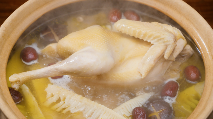 竹笋红枣香菇鸡汤营养美食