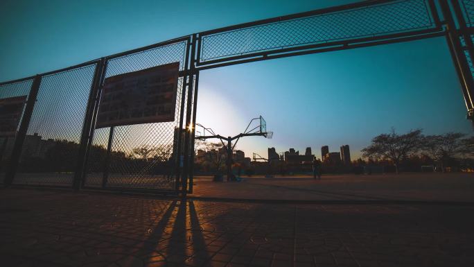 学校操场篮球场运动夕阳学生日落4K延时